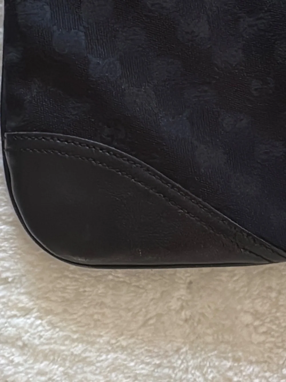 Gucci Medium Britt Hobo Shoulder Bag Black Monogrammed Canvas Gold Tone Hardware - Picture 4 of 11
